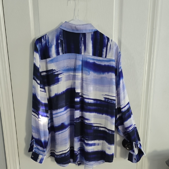 Chico's Women's Blue and White Abstract Button Down Shirt - Picture 6 of 7